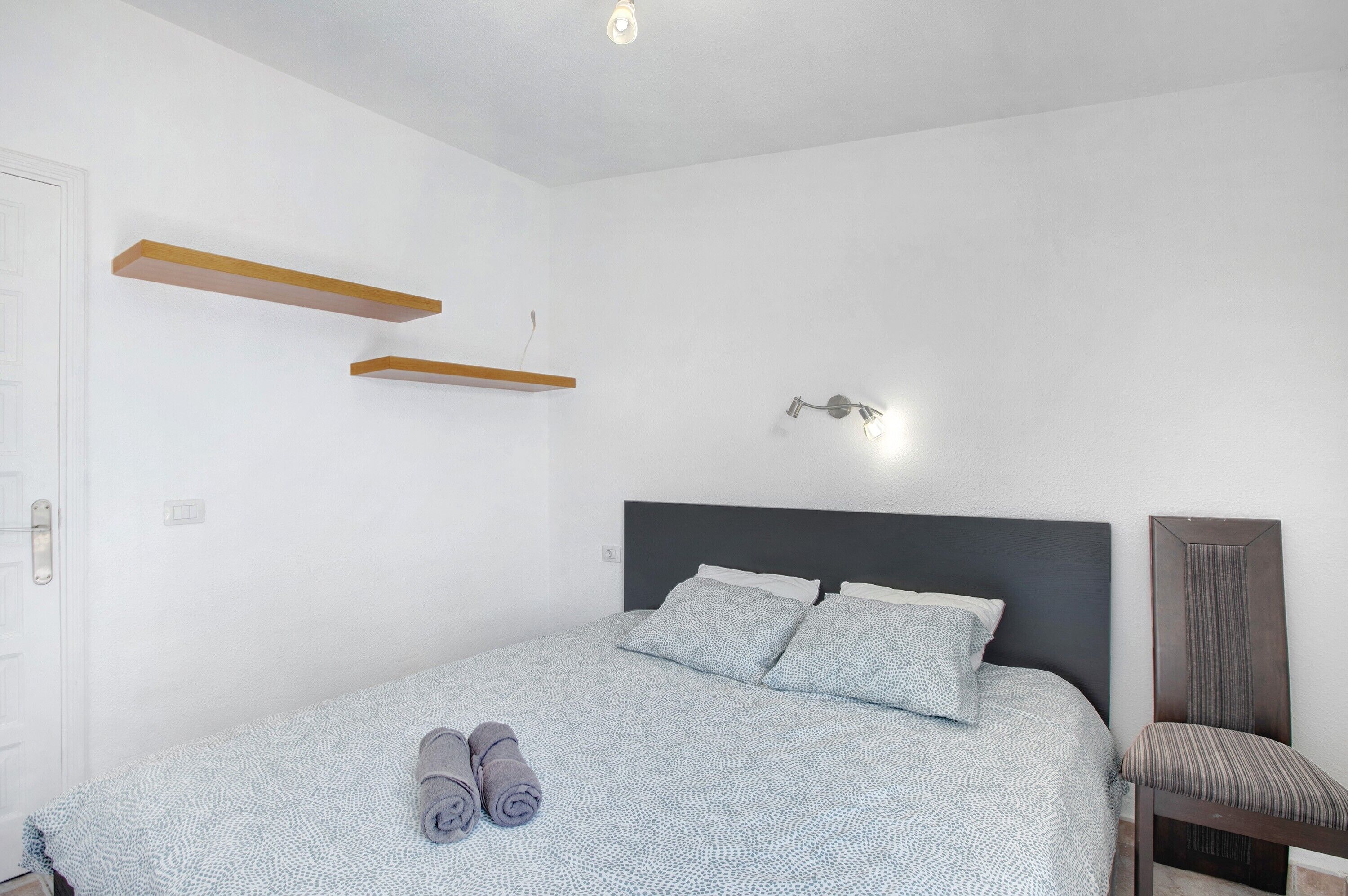 2 habitaciones, tabla de planchar con plancha y wifi gratis 