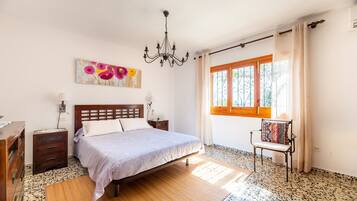 3 bedrooms, free WiFi, bed sheets