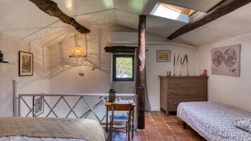 2 slaapkamers, een strijkplank/strijkijzer, gratis wifi, beddengoed