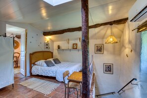 2 bedrooms, desk, iron/ironing board, free WiFi