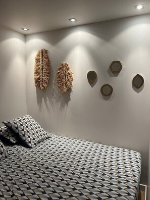 1 dormitorio, tabla de planchar con plancha, wifi gratis y ropa de cama