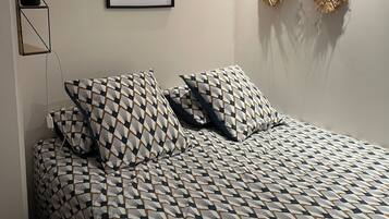 1 sovrum, strykjÀrn/strykbrÀda, gratis wi-fi och sÀngklÀder