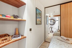 1 habitación, tabla de planchar con plancha, wifi gratis y ropa de cama 
