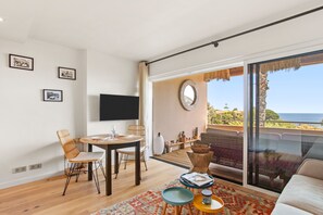 Living area - Holiday Apartment "Ramatuelle" with Sea View, Terrace & Near Pampelonne Beach (Ramatuelle)