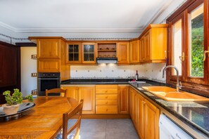 Frigorífic, microones, forn i placa de cuina