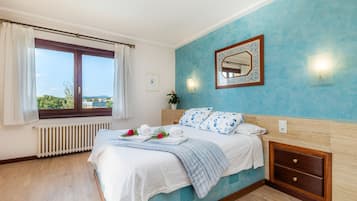 3 chambres, fer et planche à repasser, Wi-Fi gratuit, draps fournis