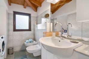 تجهيزات دش، مجففات شعر، مناشف