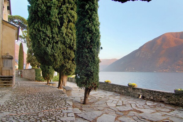 Property grounds - Apartment 'Fogazzaro Lake View' with Lake View, Wi-Fi and Air Conditioning (Albogasio-Oria Valsolda)