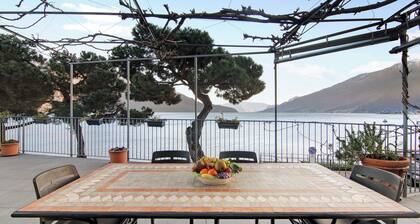 Ferienwohnung "Casa Glicine" mit Seeblick, privater Terrasse und WLAN
