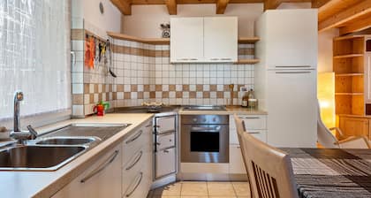 Ferienwohnung 'Davide' mit Bergblick, privatem Garten und WLAN