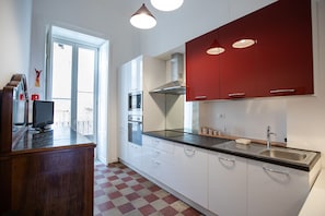 Frigorifero, microonde, forno, lavastoviglie