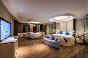 Caja de seguridad en la habitación y escritorio 