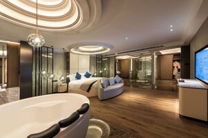 Caja de seguridad en la habitación y escritorio 