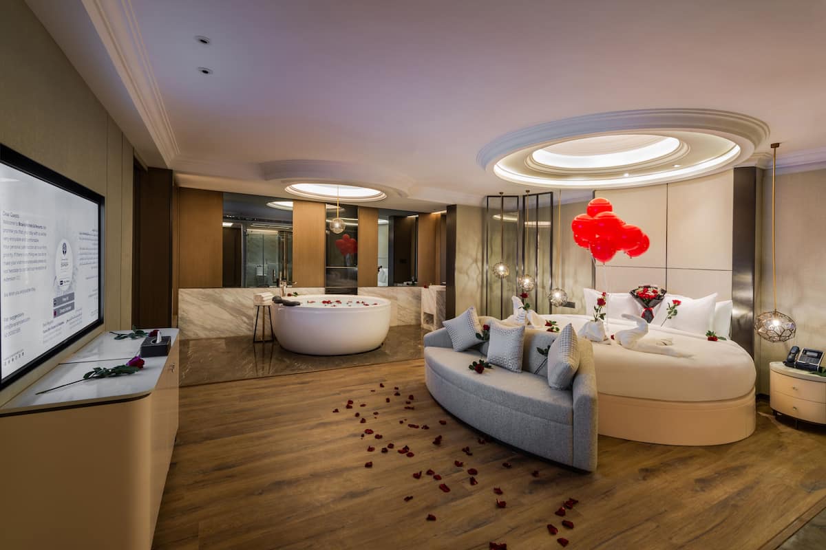 Royal Suite | 1 bedroom, in-room safe, desk, soundproofing