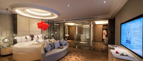 Royal Suite | 1 bilik tidur, peti besi dalam bilik, meja, kalis bunyi