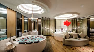 Phòng Suite Royal | 1 phòng ngủ, két bảo mật tại phòng, bàn, phòng cách âm