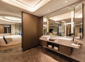 Royal Suite | Bathroom | Slippers