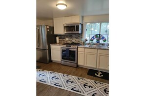 Unclassified image, 2 of 48, button - Lake Geneva Area Cottage -walk to Lake Mary WIFI, Gas grill, golf, FENCED yard  (Twin Lakes)