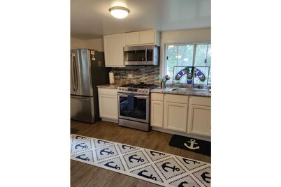 Lake Geneva Area Cottage -walk to Lake Mary WIFI, Gas grill, golf, FENCED yard 