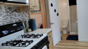 Coffee/tea maker, fridge, microwave, oven - Twin Lakes Golf, ski, firepit - Boat & Kayak rentals avail nearby Dog freindly (Twin Lakes)