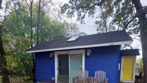 Terrace/patio - Twin Lakes Golf, ski, firepit - Boat & Kayak rentals avail nearby Dog freindly (Twin Lakes)