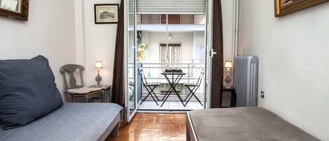 Apartment | 2 bedrooms, iron/ironing board, free WiFi