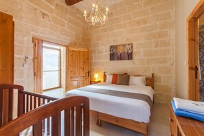 Standard House, Multiple Bedrooms, Refrigerator & Microwave (Naduri, Beautiful Gozitan Villa +) - Naduri, Beautiful Gozitan Villa + Pool (Nadur)