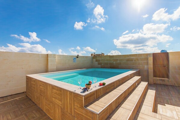 Outdoor pool - Naduri, Beautiful Gozitan Villa + Pool (Nadur)