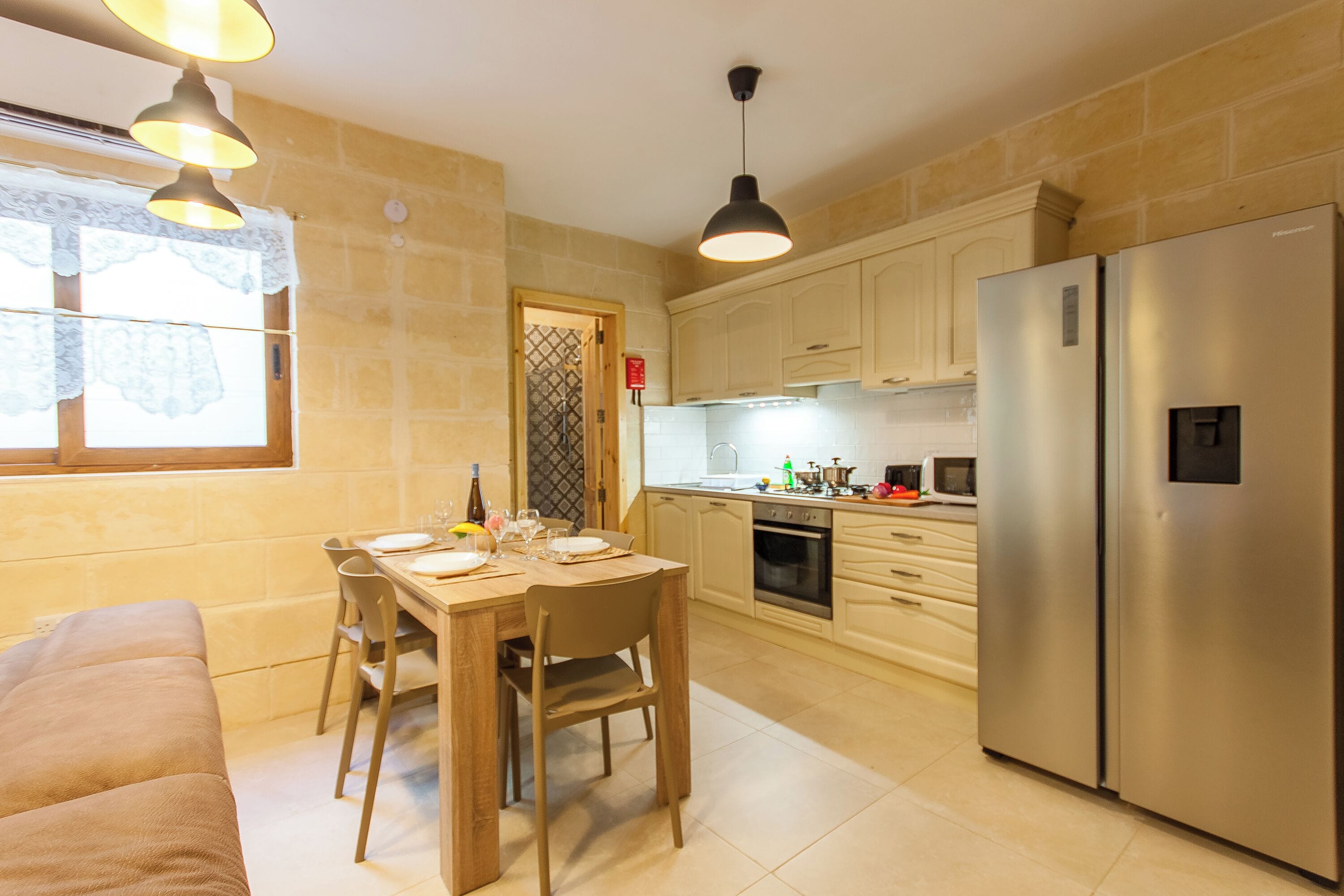 Casa standard, vários quartos, geladeira e micro-ondas (Naduri, Beautiful Gozitan Villa +) | Cozinha privada | Geladeira, micro-ondas, fogão, cooktop