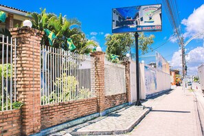 Fachada de la propiedad