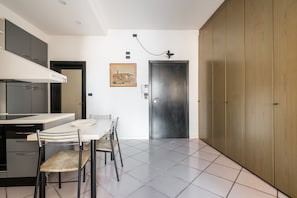 Dining - Torre dell'Orologio Apartment by Wonderful Italy (Bologna)