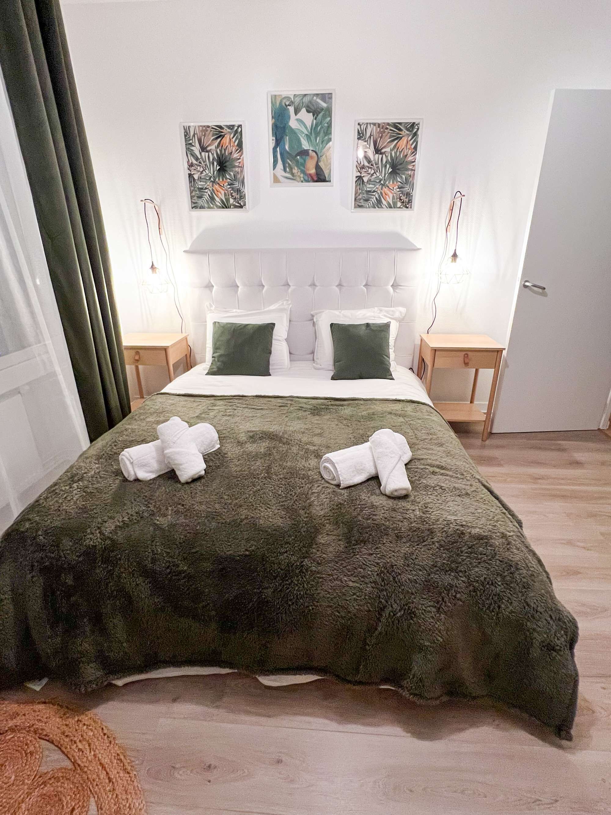 2 slaapkamers, een bureau, een strijkplank/strijkijzer, wifi