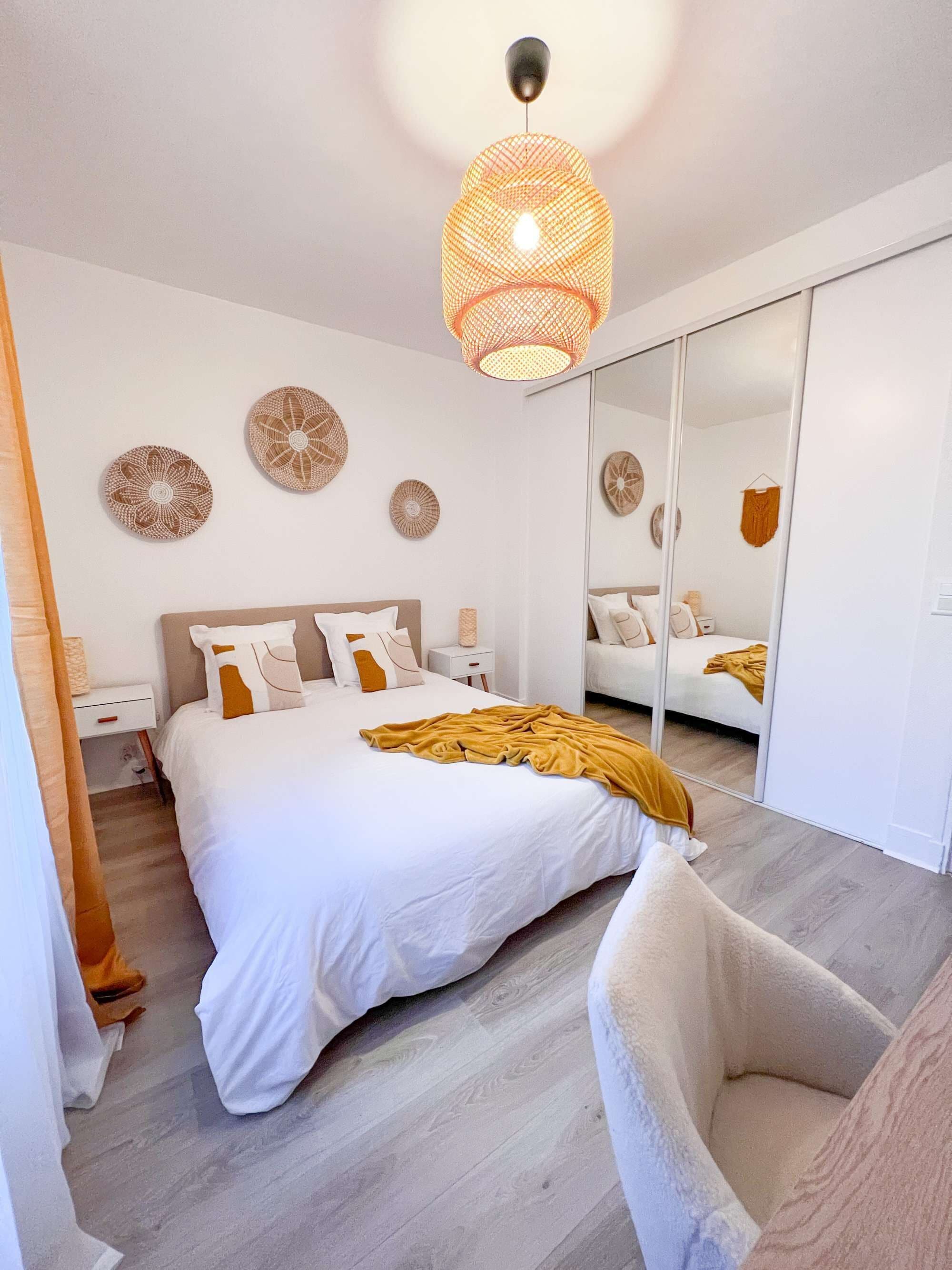 2 habitaciones, escritorio, tabla de planchar con plancha y wifi 