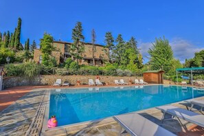 Piscine extérieure (ouverte en saison)