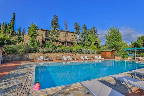 Seasonal outdoor pool - Tenuta Colombaio (Casole d'Elsa)