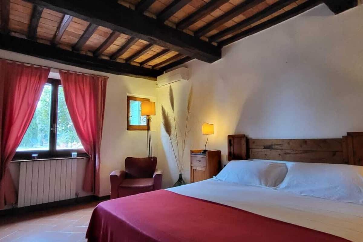 Romantic Double Room | 1 bedroom, iron/ironing board, free WiFi, bed sheets