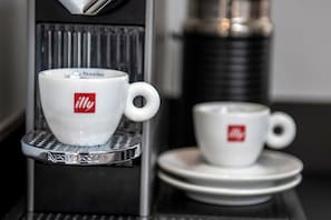 Kaffe og/eller kaffemaskine