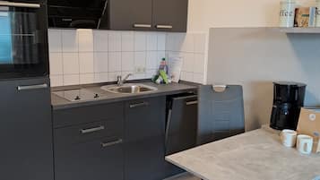 Kühlschrank, Ofen, Herdplatte, Geschirrspüler