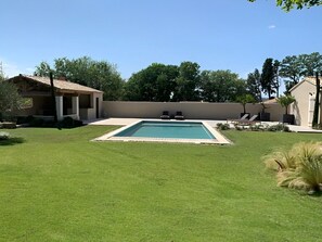 Alberca al aire libre y alberca climatizada