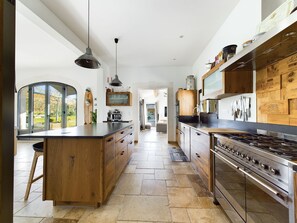 Fridge, microwave, oven, stovetop - Mas of Olives (Eyragues)