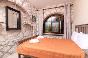 Verduisterende gordijnen, geluiddichte muren