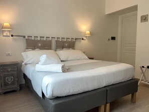 Phòng đôi hoặc 2 giường đơn Tiêu chuẩn | Chăn bông, trang trí khác biệt 