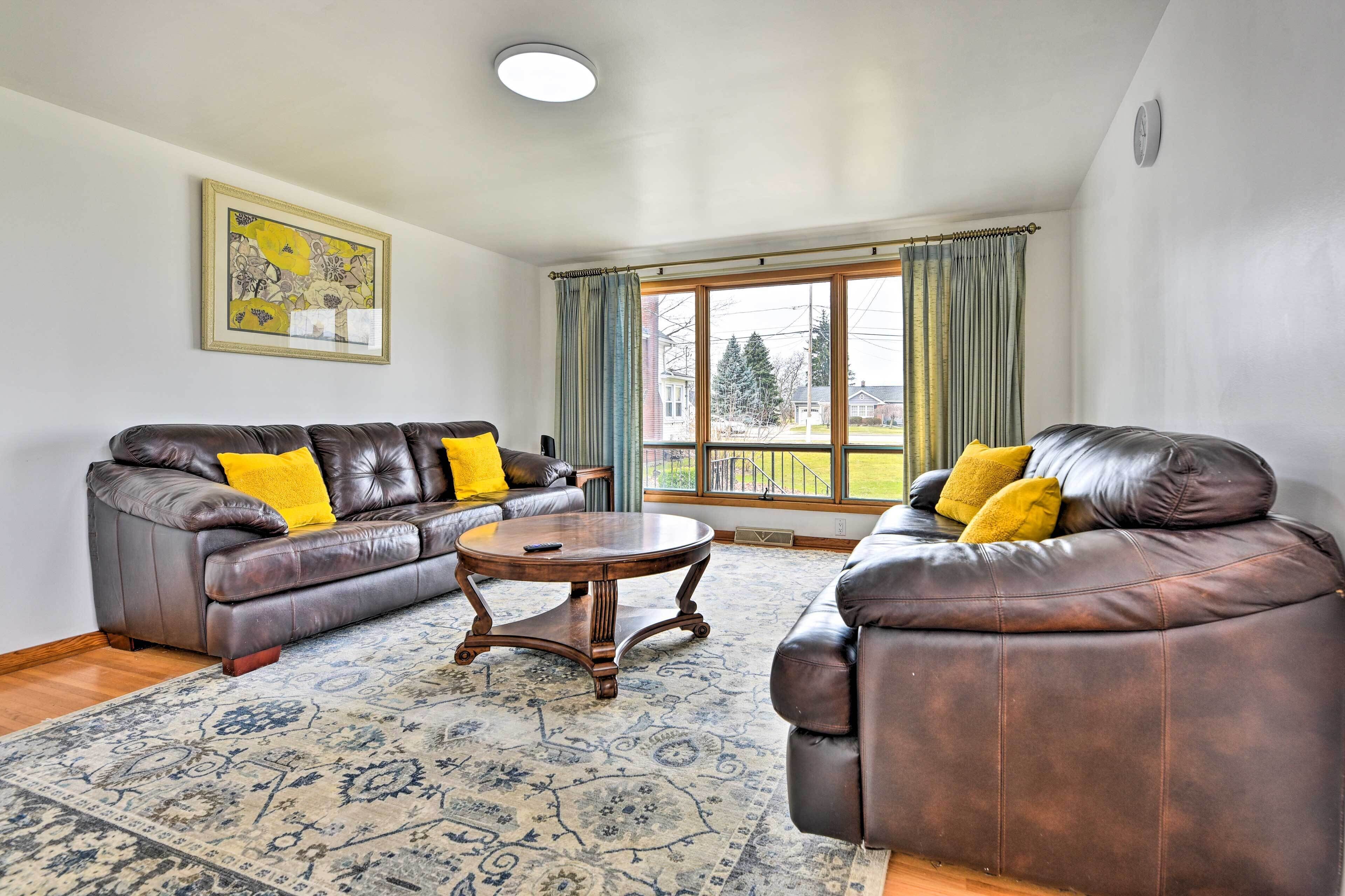 Vacation Rental ~ 8 Mi to KeyBank Center!
