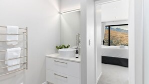 3 bedrooms, WiFi, bed sheets - Quintessential Queenstown (Queenstown)