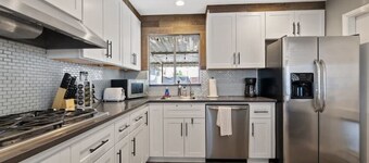 The Retreat - 4BR Arcadia Home w/ Heated Pool & Spa