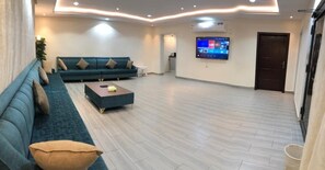 Basic-Doppel- oder -Zweibettzimmer | Rezeption