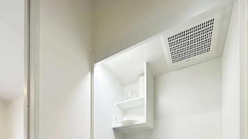 Fridge, microwave, stovetop, cookware/dishes/utensils