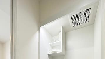 Fridge, microwave, stovetop, cookware/dishes/utensils