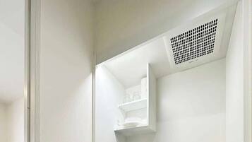 Fridge, microwave, stovetop, cookware/dishes/utensils
