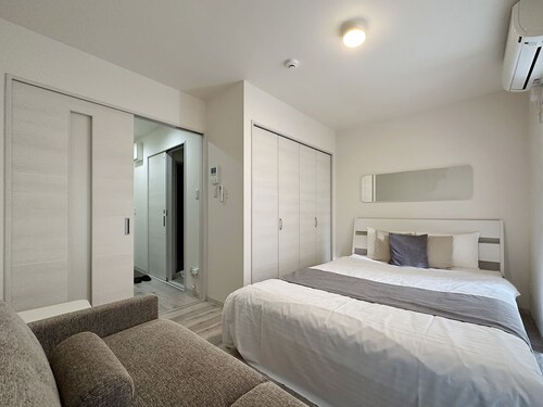 Beautiful 1Br Apt with Balcony for 3Ppl